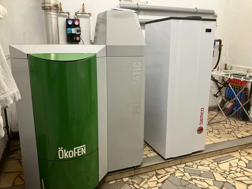 Chaudière à pellets ÖkoFEN écologique installée à Genval, Brabant wallon.