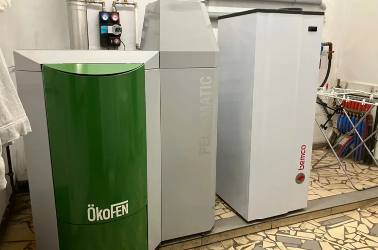 Chaudière à pellets ÖkoFEN écologique installée à Genval, Brabant wallon.