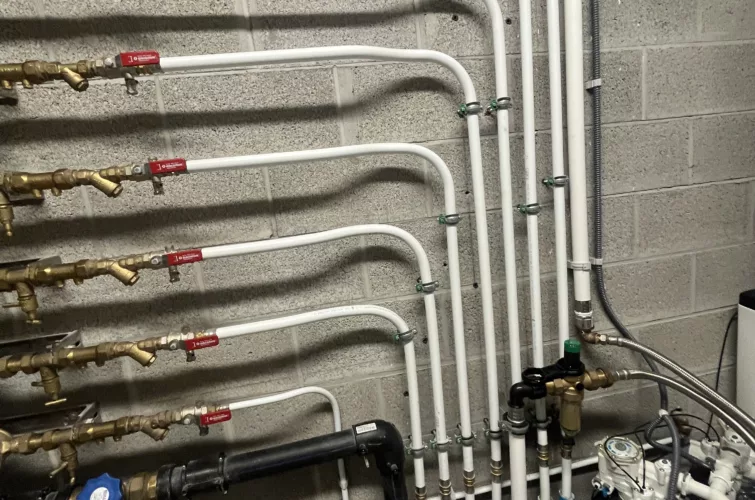 Installation sanitaire moderne à Nivelles, Brabant wallon.