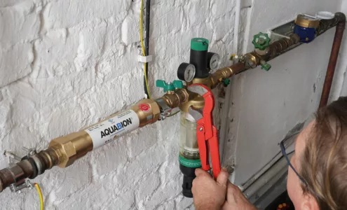 Pose Aquabion traitement eau domestique anti-tartre chauffagiste Prev'eau Brabant Wallon