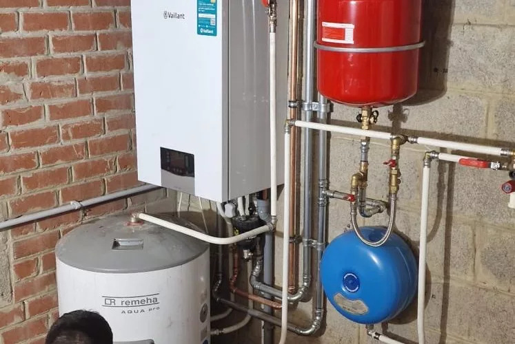 Système de chauffage à gaz moderne installé à Jodoigne, Brabant wallon.